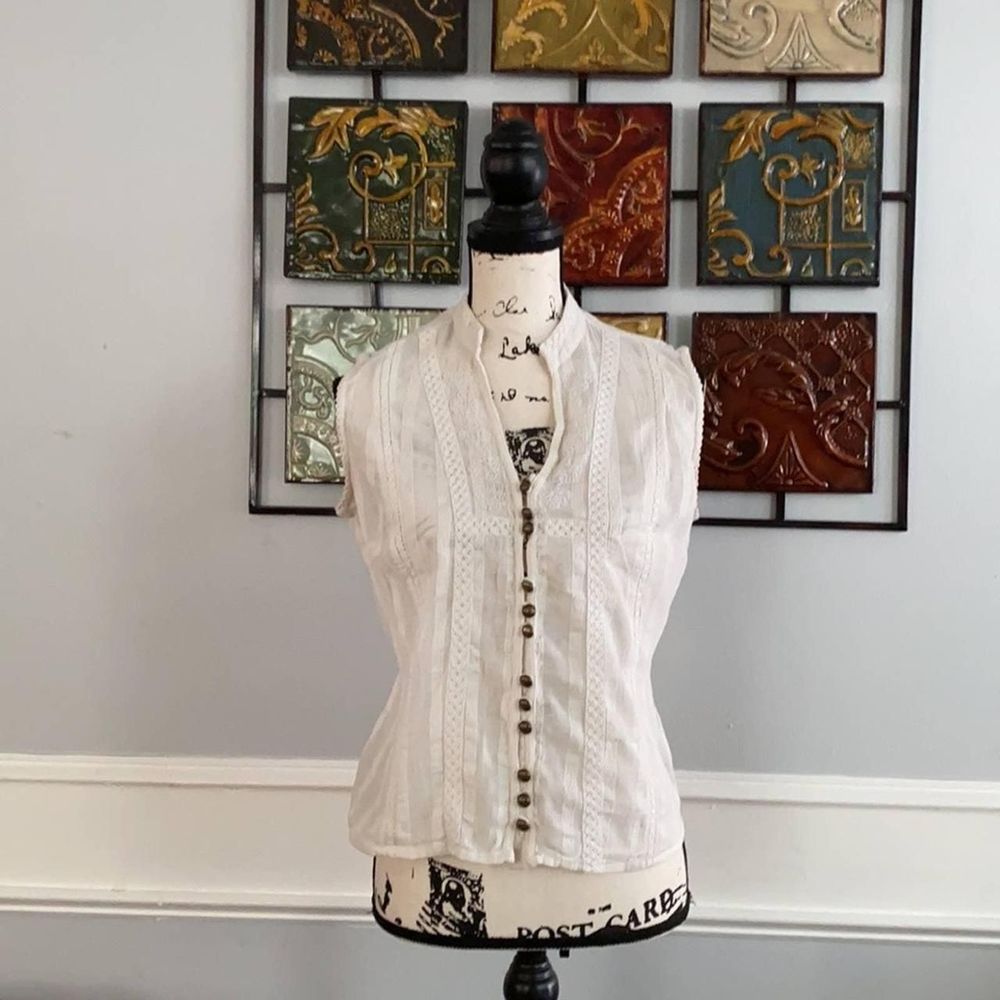 a.n.a button front embroidered blouse white color size Medium
